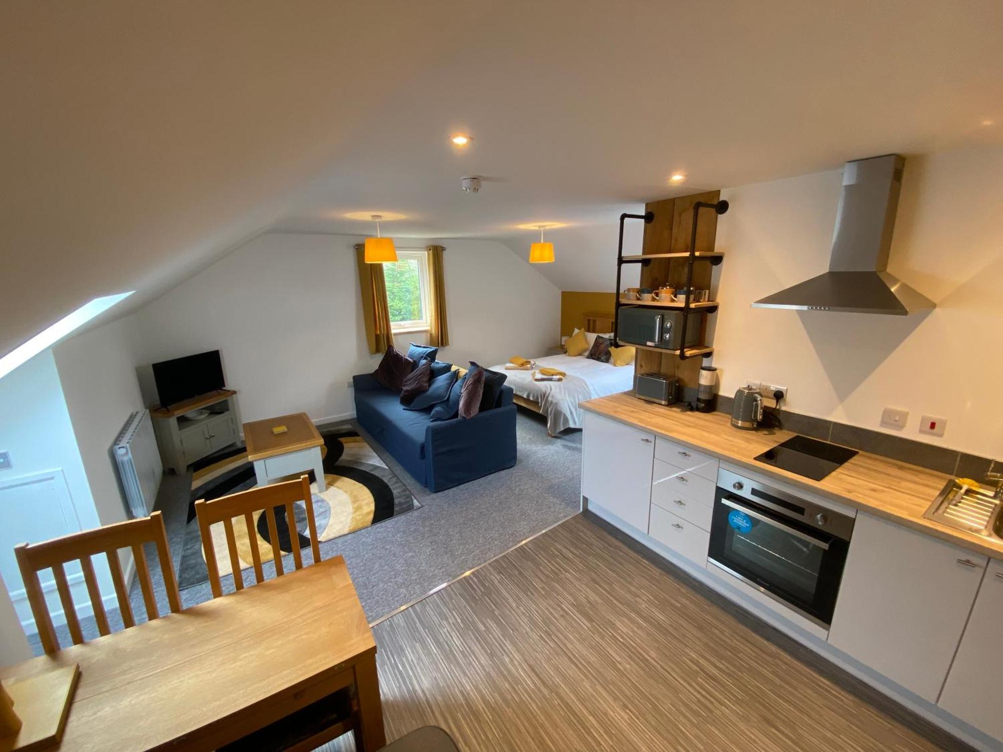 Modern Studio Apartment Set Beneath The Black Mountains A Stones Throw From The Offas Dyke Path Clodock Экстерьер фото